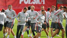 Piłkarze reprezentacji Polski podczas treningu kadry w Warszawie, 23 bm. Polacy przygotowują się do 