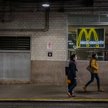 Pandemia: McDonald's wstrzymuje otwieranie restauracji w USA