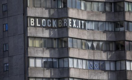 Hugh Grant: Johnson, to "przereklamowana kaczka do kąpieli"