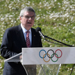 Prezydent MKOl Thomas Bach zachowuje się tak, jakby wierzył, że koronawirus nie storpeduje igrzysk