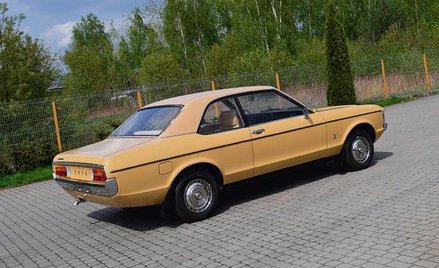 To bardzo rzadki, dwudrzwiowy sedan.