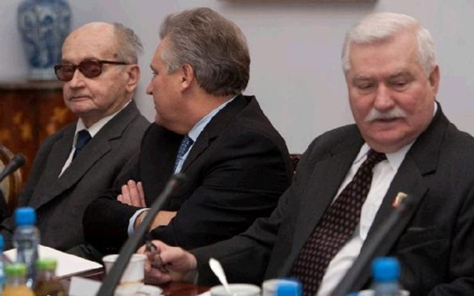 Wojciech Jaruzelski ( pierwszy od lewej) został zaproszony na posiedzenie RBN jako znawca Rosji