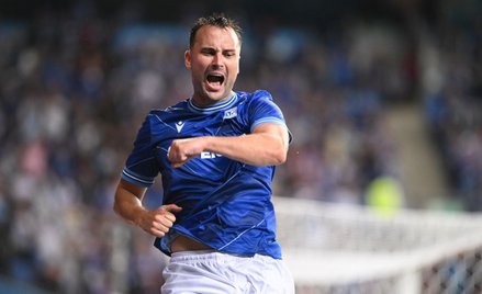 Antonio Milic z Lecha Poznań po strzeleniu gola podczas pierwszego meczu 2. rundy eliminacyjnej Ligi