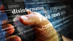 Jedynym sposobem na poradzenie sobie z zagrożeniami związanymi z tzw. błędnym kołem dezinformacji je