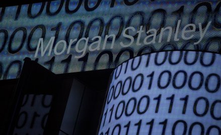Morgan Stanley bije rywali
