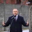 Prezydent Karol Nawrocki podczas wypowiedzi dla mediów, po uroczystości złożenia kwiatów przed Ścian