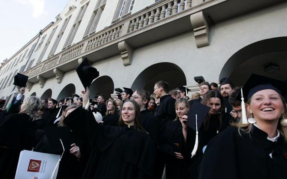 Studenci czekają, aż nadejdzie maj