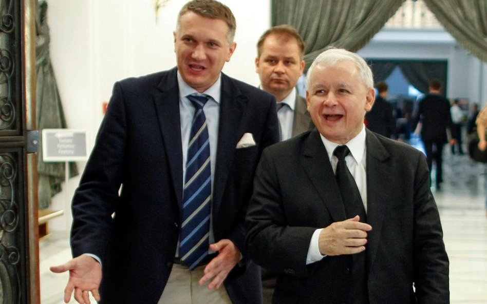 Odejście Przemysława Wiplera nie zabrało prowadzenia PiS