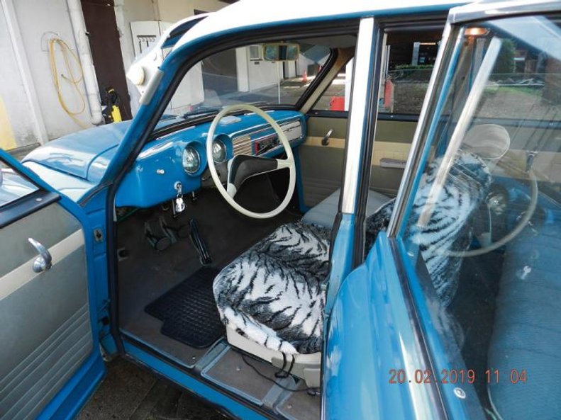 Dzisiaj ten świetnie zachowany wóz ma już sporą wartość kolekcjonerską. W 2019 roku auto uczestniczy