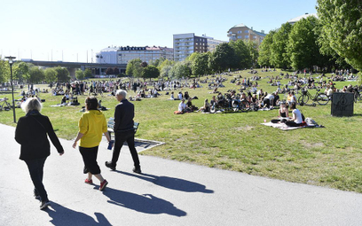 W sobotę mieszkańcy Sztokholmu korzystali ze słońca w miejskich parkach
