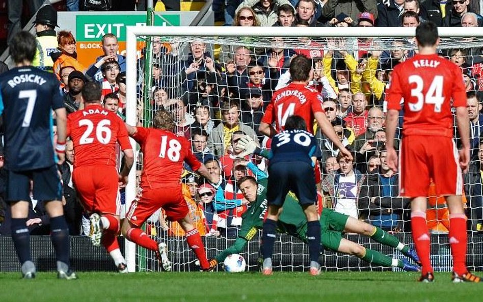 Szczęsny broni karnego. Arsenal wygrywa z Liverpoolem