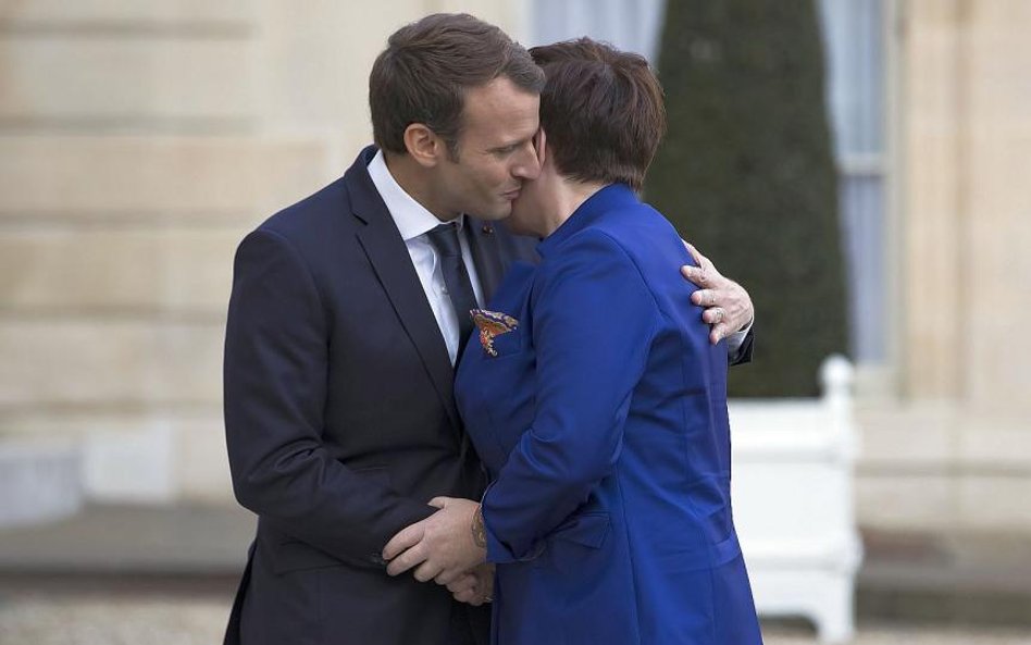 Polska-Francja: Macron objął i pocałował Szydło