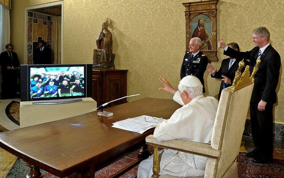 Nigdy głos papieski nie dotarł jeszcze tak daleko.