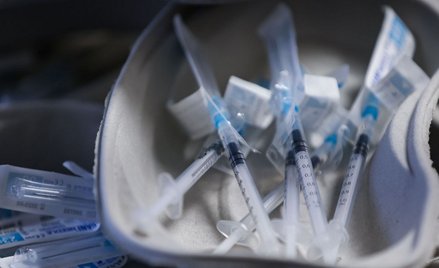 Dziennik z Chin: Czy szczepionka Pfizera jest skuteczna tylko w 19 proc.?