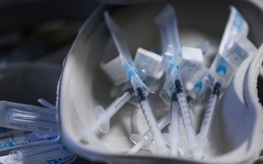 Dziennik z Chin: Czy szczepionka Pfizera jest skuteczna tylko w 19 proc.?