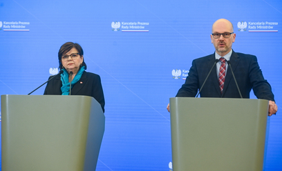 Warszawa, 21.01.2025. Minister zdrowia Izabela Leszczyna (L) i członek Rady Ministrów, przewodnicząc