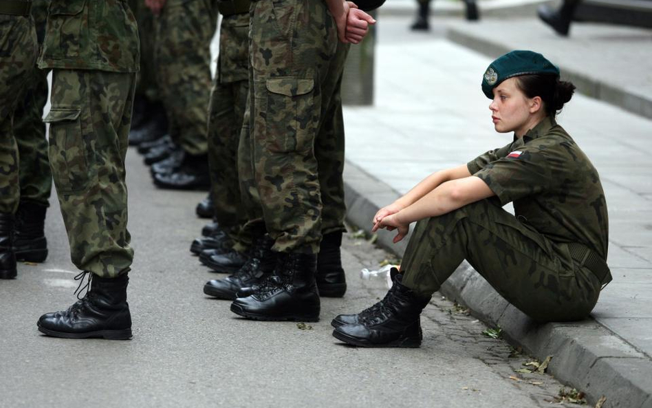 Słabo płatne stanowiska cywilne w polskiej policji zajmują głównie kobiety.