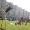 Plac zabaw musi być usytuowany 10 m od linii rozgraniczającej ulicę, od okien pomieszczeń przeznaczo
