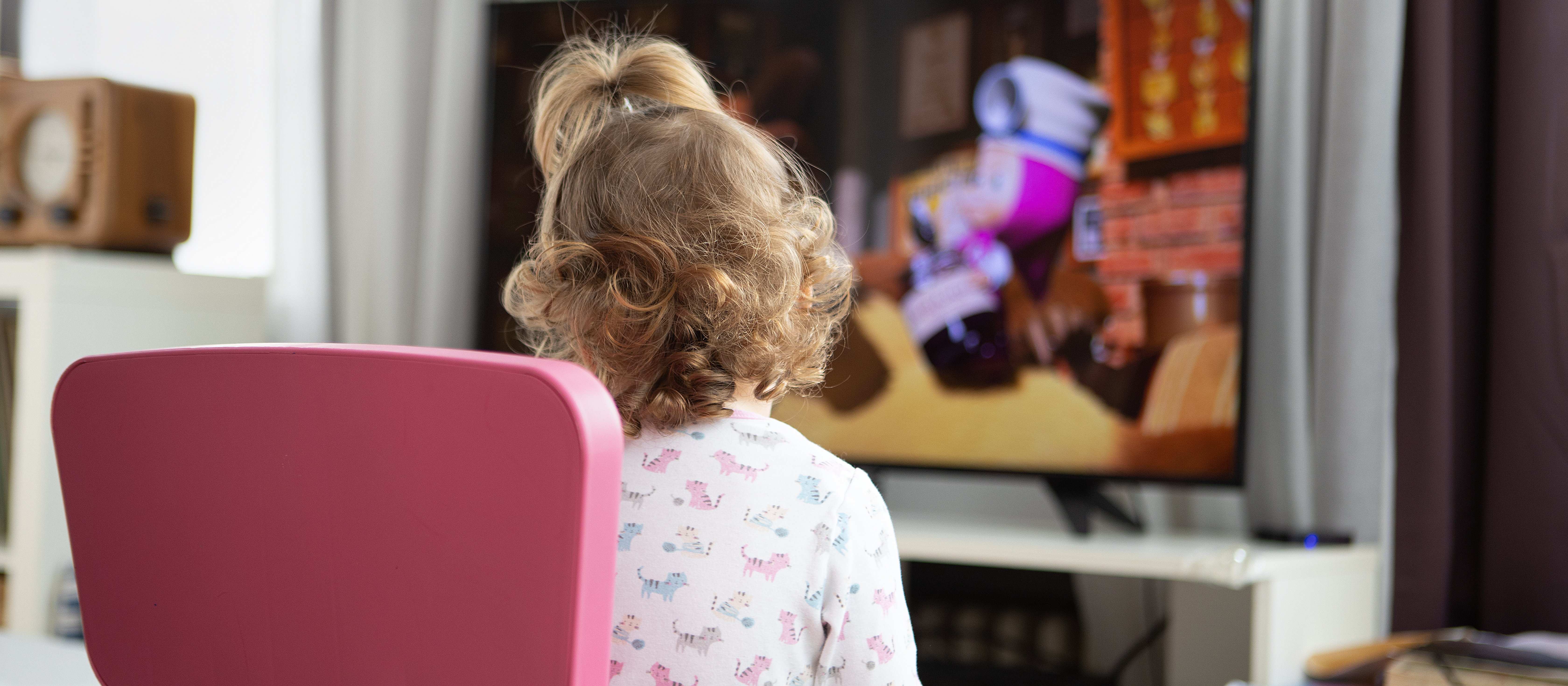 Godzina przed TV to już przeszłość? Eksperci z AAP zmieniają podejście do ekranów u dzieci