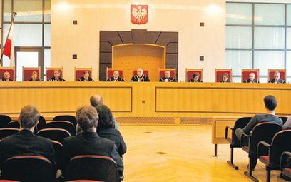 13 sędziów Trybunału Konstytucyjnego jednomyślnie wydało wyrok przekreślający dekrety wydane na żąda