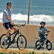 Pierce Brosnan zabrał swojego syna Parisa na lekcje jazdy rowerem