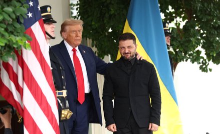 Donald Trump i Wołodymyr Zełenski przed Białym Domem