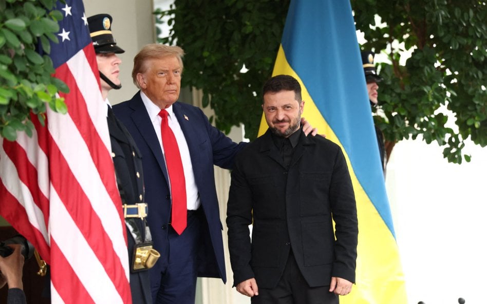 Donald Trump i Wołodymyr Zełenski przed Białym Domem