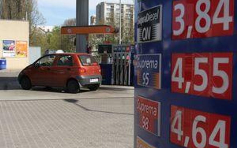 Podatek od benzyny można odliczać na starych zasadach