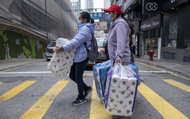 Mieszkańcy robią zapasy w Hongkongu