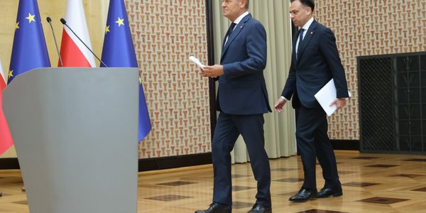 Donald Tusk: podniesiemy próg podatkowy z 120 tys. zł do 130 tys. zł.