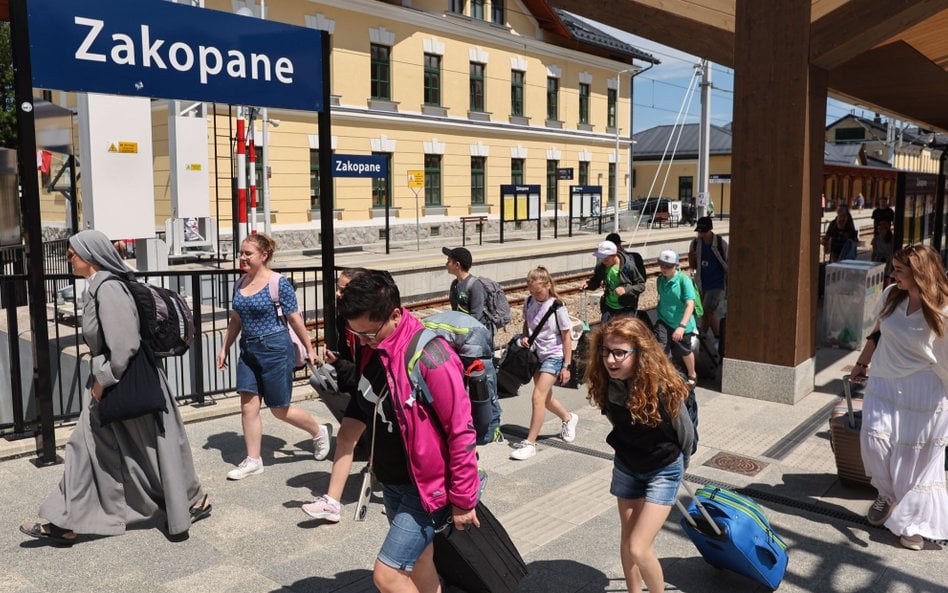 Wakacje 2025. Polska droższa od Teneryfy, ale Zakopane zaskakuje konkurencyjnymi cenami