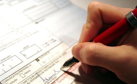 UOKiK: w umowie nie może być pustych miejsc do uzupełnienia