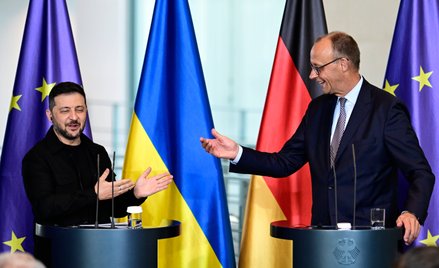 Friedrich Merz (z prawej) zaproponował, by Ukraina otrzymała 140 mld euro nieoprocentowanej pożyczki