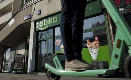 W 2024 roku sprzedało się w sumie aż 85 milionów hot dogów w Żabce