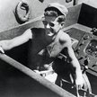 John F. Kennedy na pokładzie łodzi torpedowej, którą dowodził na południowo-zachodnim Pacyfiku w cza