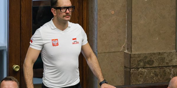 Łukasz Mejza wchodzi do klatki. We freak fightach może walczyć z Jackiem Murańskim