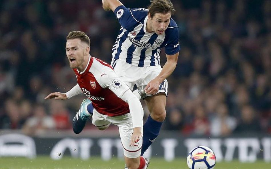 Grzegorz Krychowiak (z prawej, w koszulce WBA) dobrze sobie radzi w Anglii. Pora na kadrę.