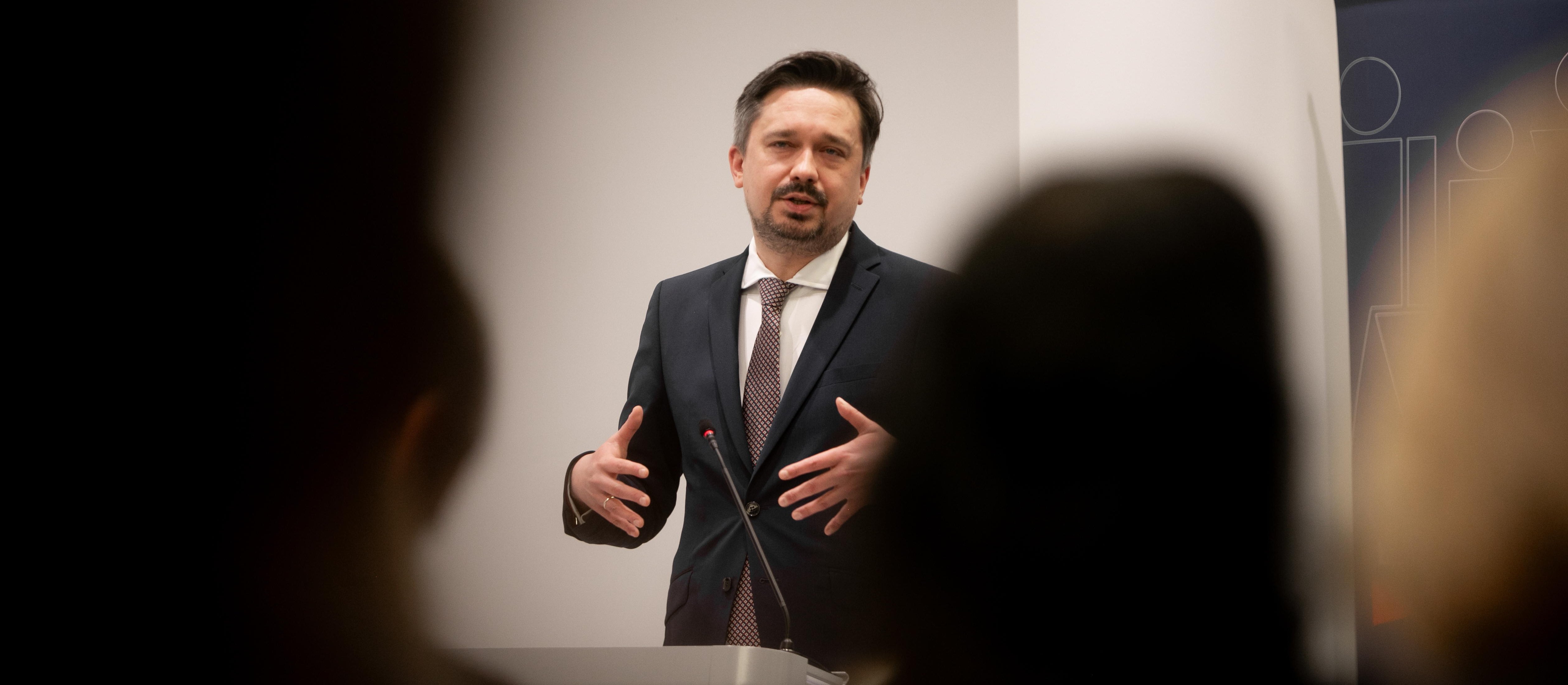 RPO: inwigilacja obywatela przez służby możliwa bez ograniczeń, kolejny rok kryzysu w sądach