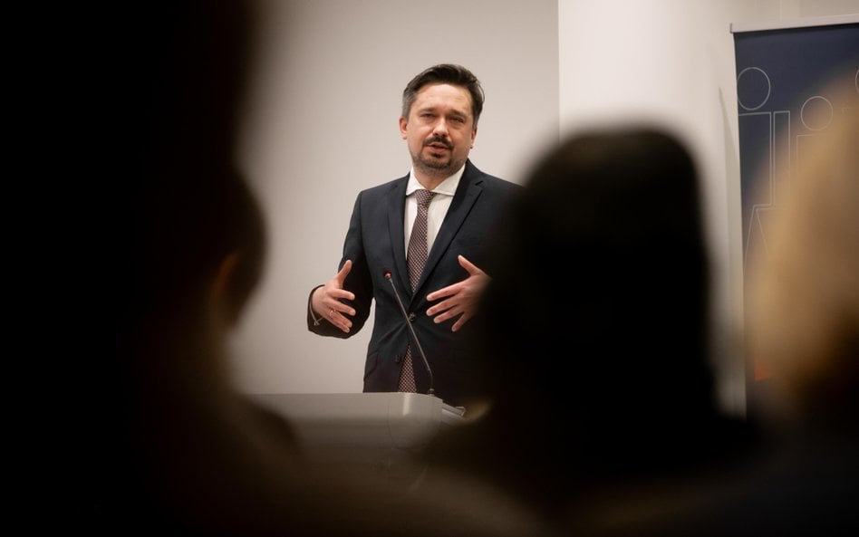 RPO: inwigilacja obywatela przez służby możliwa bez ograniczeń, kolejny rok kryzysu w sądach