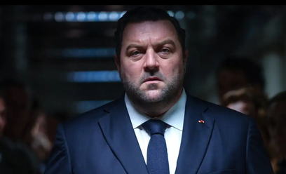 Denis Ménochet jako prezydent Francji w filmie „Jupiter”