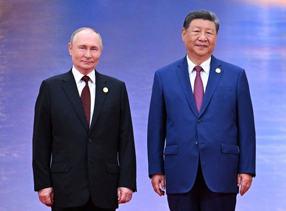 Prezydent Chin Xi Jinping powitał rosyjskiego przywódcę Władimira Putina na szczycie Szanghajskiej O