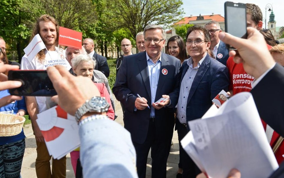 "Jak żyć?", "Zmienić pracę". PiS krytykuje Komorowskiego