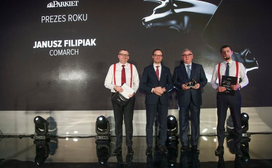 na fot. (od lewej): Marcin Piasecki, dziennikarz