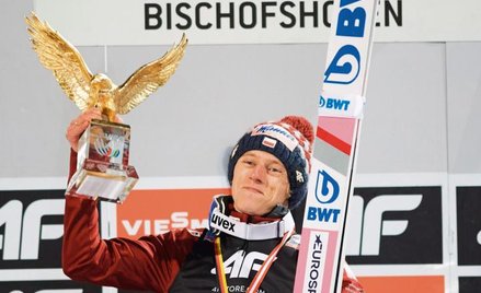 Dawid Kubacki z nagrodą za triumf w poprzednim Turnieju Czterech Skoczni