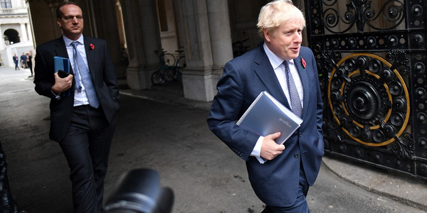 Współpracownicy odchodzą od Borisa Johnsona. Premiera krytykuje własny minister