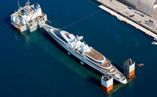 Wodowanie Yasa z pokładu Mighty Servanta 3.