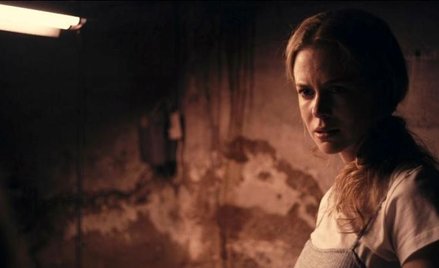 Becca (Nicole Kidman) robi wszystko, by nie pokazać, że po śmierci synka straciła grunt pod nogami