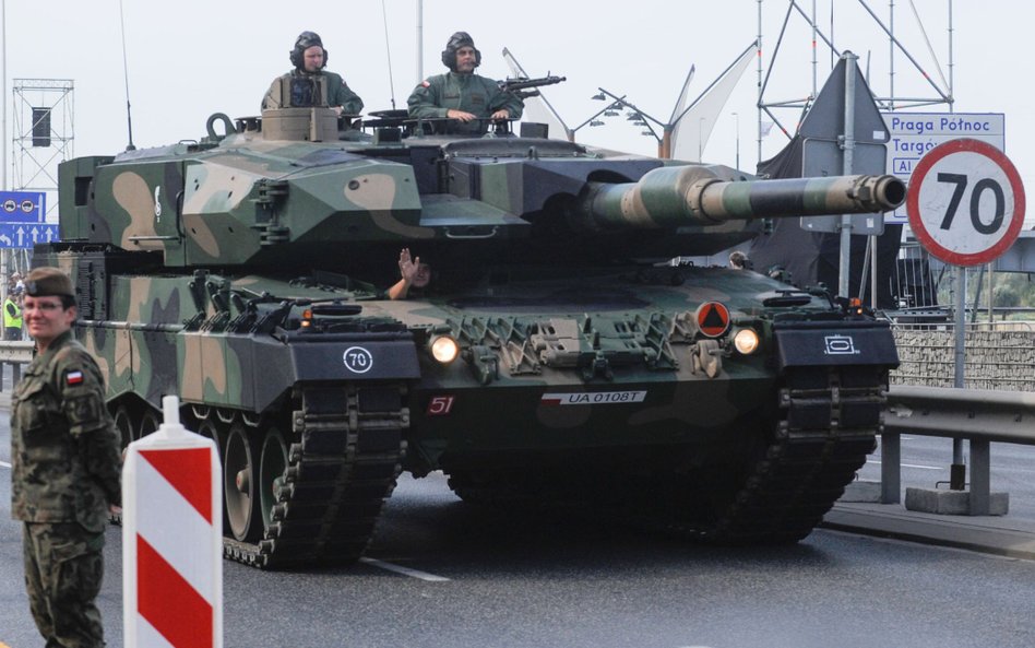 W 2015 r., podpisano umowę na modernizację czołgów Leopard 2. Bumar Łabędy, współpracujący z niemiec