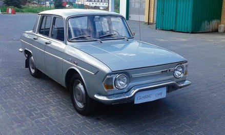 Wóz ma włoskie korzenie, które zawdzięcza współpracy francuskiej marki z Alfą Romeo.