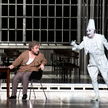Ludovic Tézier (Hamlet) i  Clive Bayley (Duch ojca) w paryskim „Hamlecie w reż. Krzysztofa Warlikows